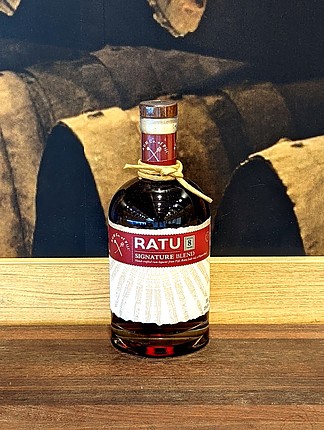 Ratu Signature Rum Liqueur 8Yo 700ml - Image 1