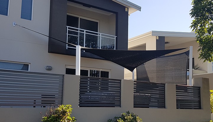 Photograph of Shade Sail and privacy screen over spa using Rainbow Extreme 32 in charcoal.