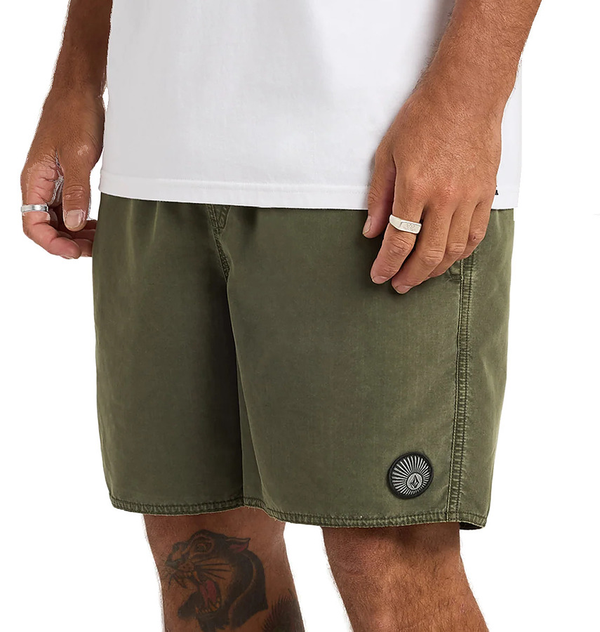 UCYJV03000 Volcom Center Trunk 17 Mens Walkshorts Squadron Green - Image 2