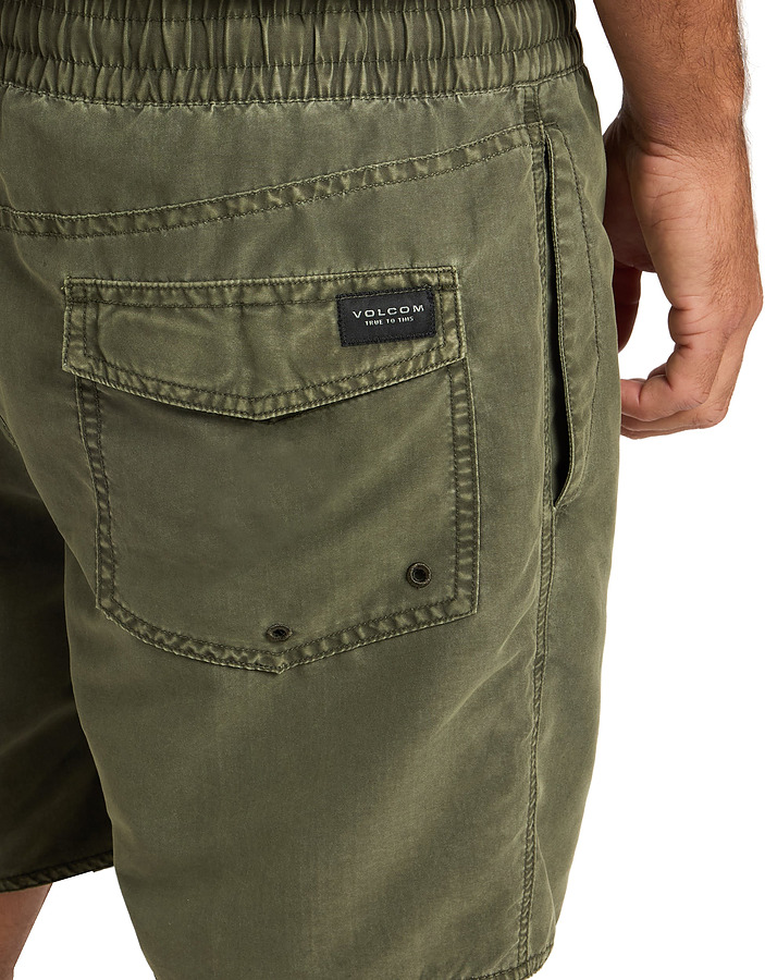 UCYJV03000 Volcom Center Trunk 17 Mens Walkshorts Squadron Green - Image 3